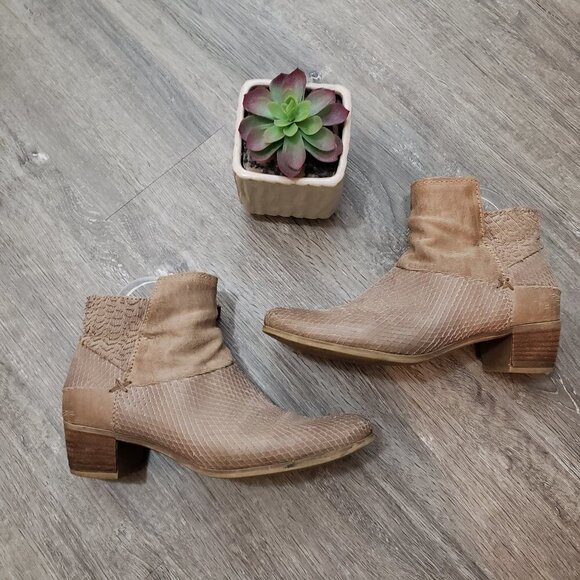 MJUS Textured Genuine Leather Ankle Booties Snake Skin Sz 39 - Picture 2 of 9